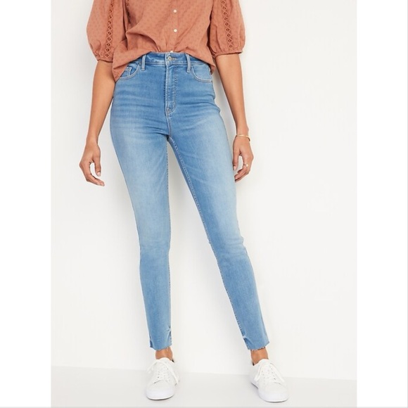 Old Navy High-Waisted Rockstar 360 Stretch Super-Skinny Cut-Off Ankle Jeans - Picture 1 of 12